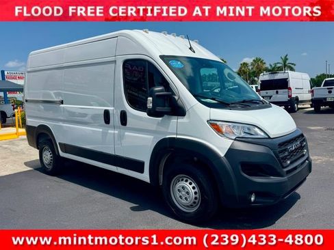 Used 2025 RAM ProMaster 2500 w/ Convenience Group FWD image 4