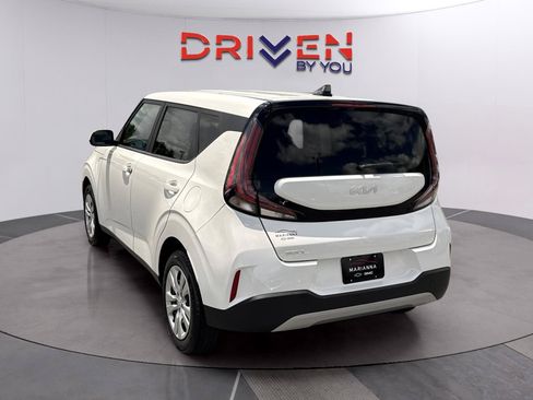 Used 2023 Kia Soul LX FWD image 3