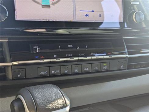 Used 2021 Toyota Sienna XLE image 17