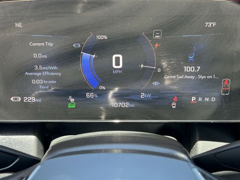 Used 2025 Chevrolet Equinox EV RS FWD image 28