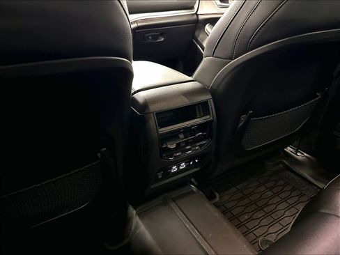 Used 2023 Jeep Grand Cherokee Limited w/ Black Appearance Package AWD/4WD image 34