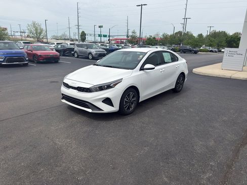 Used 2024 Kia Forte LXS FWD image 2