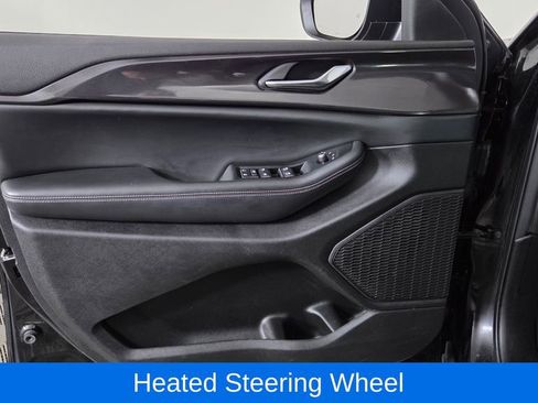 Used 2023 Jeep Grand Cherokee Laredo image 13