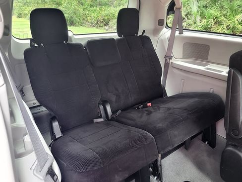 Used 2009 Chrysler Town & Country LX w/ Entertainment Group #1 image 21