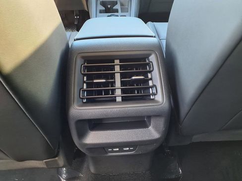 New 2026 Volkswagen Tiguan SE image 13