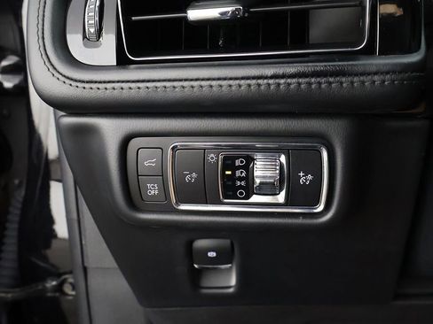 Used 2023 Lincoln Nautilus Reserve AWD/4WD image 42