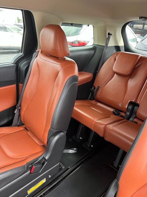 Used 2024 Kia Carnival SX FWD image 6