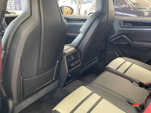 Used 2024 Porsche Cayenne Turbo AWD/4WD image 23
