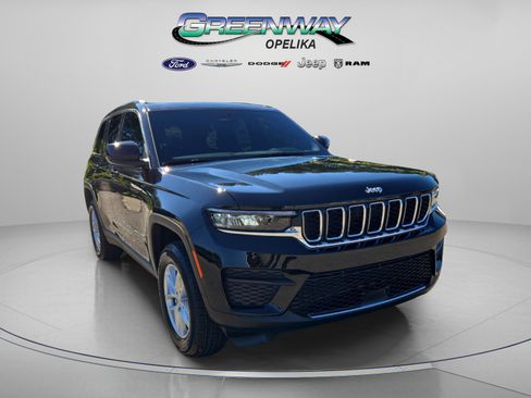 New 2025 Jeep Grand Cherokee Laredo image 1