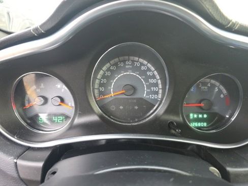 Used 2012 Dodge Avenger SXT image 4