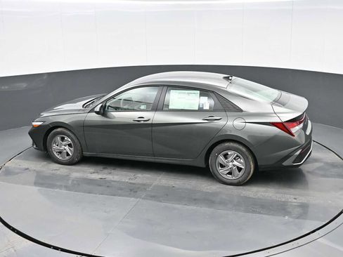 Used 2025 Hyundai Elantra SE FWD image 24