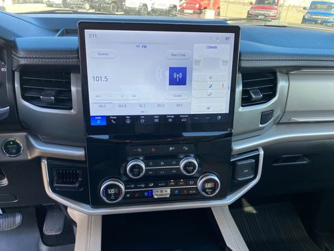 Used 2024 Ford Expedition Max XLT image 19
