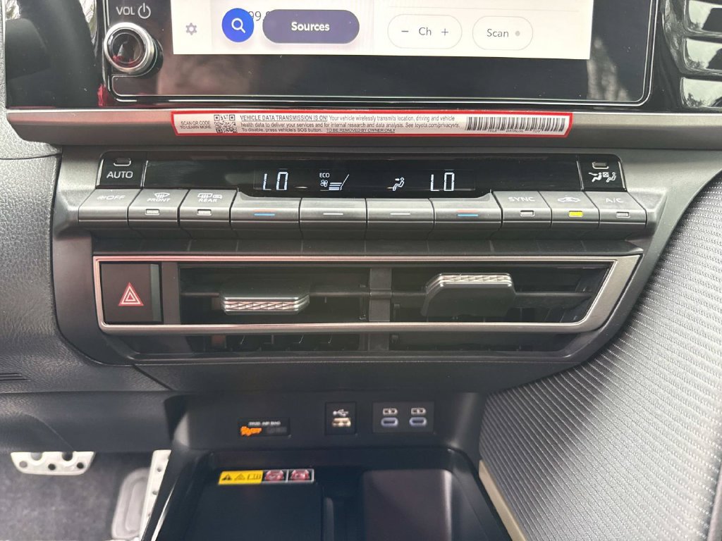 Used 2026 Toyota Camry SE FWD image 29