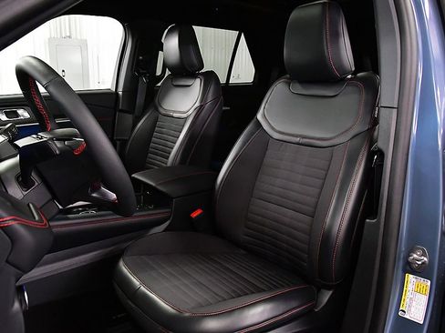 Used 2025 Ford Explorer ST-Line w/ Premium Package image 28