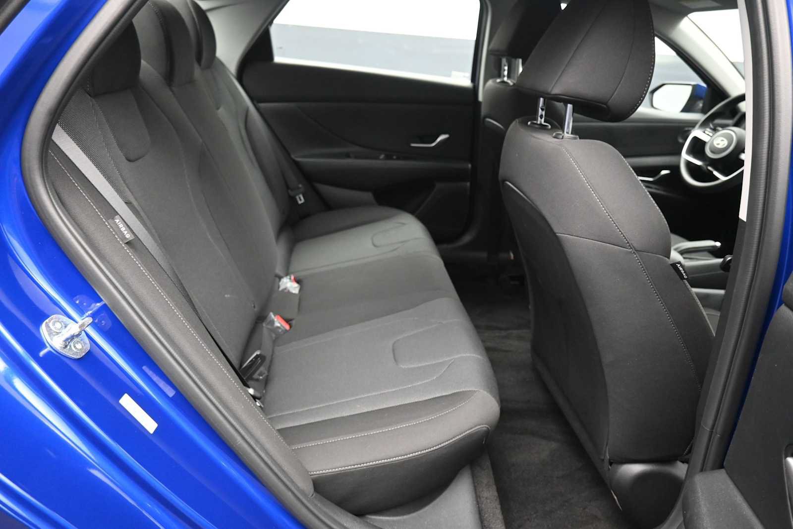 Certified 2025 Hyundai Elantra SE w/ Cargo Package FWD image 22