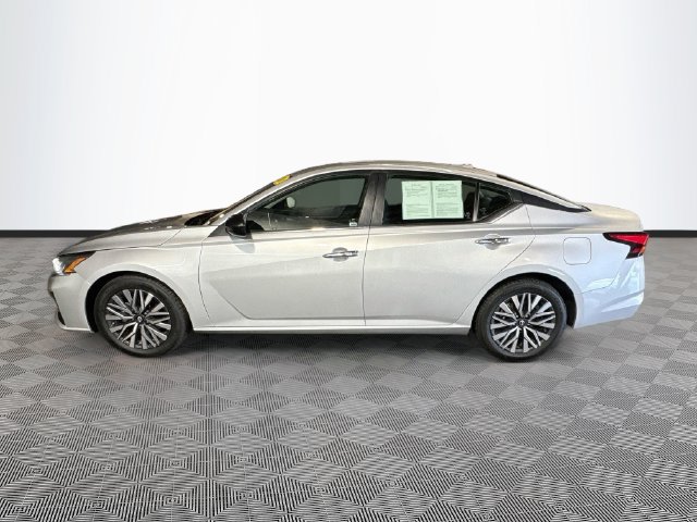 Used 2024 Nissan Altima 2.5 SV FWD image 4