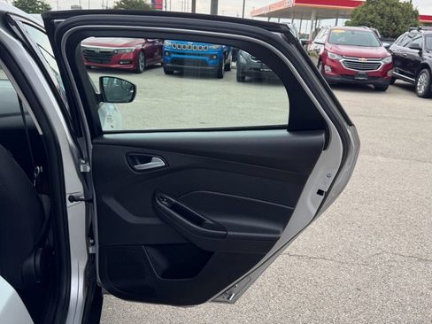 Used 2017 Ford Focus SE FWD image 25