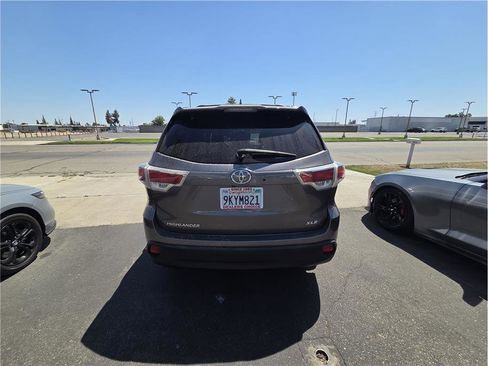 Used 2016 Toyota Highlander XLE FWD image 6