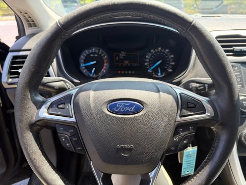 Used 2016 Ford Fusion SE w/ Equipment Group 201A FWD image 4
