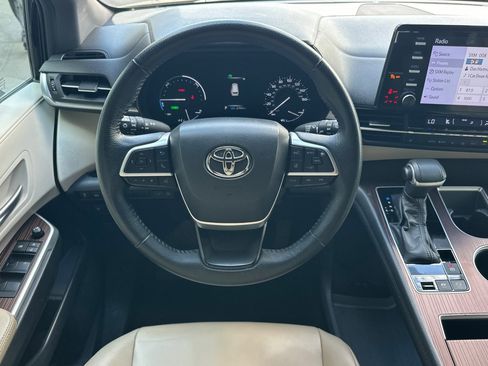 Certified 2022 Toyota Sienna XLE AWD/4WD image 14