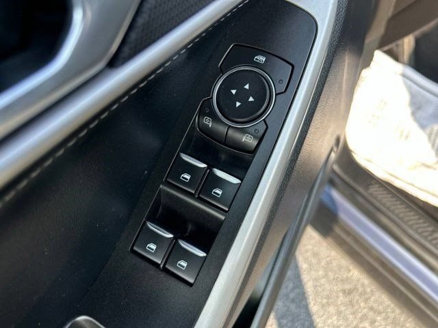 Used 2021 Ford Explorer XLT w/ Equipment Group 202A AWD/4WD image 11