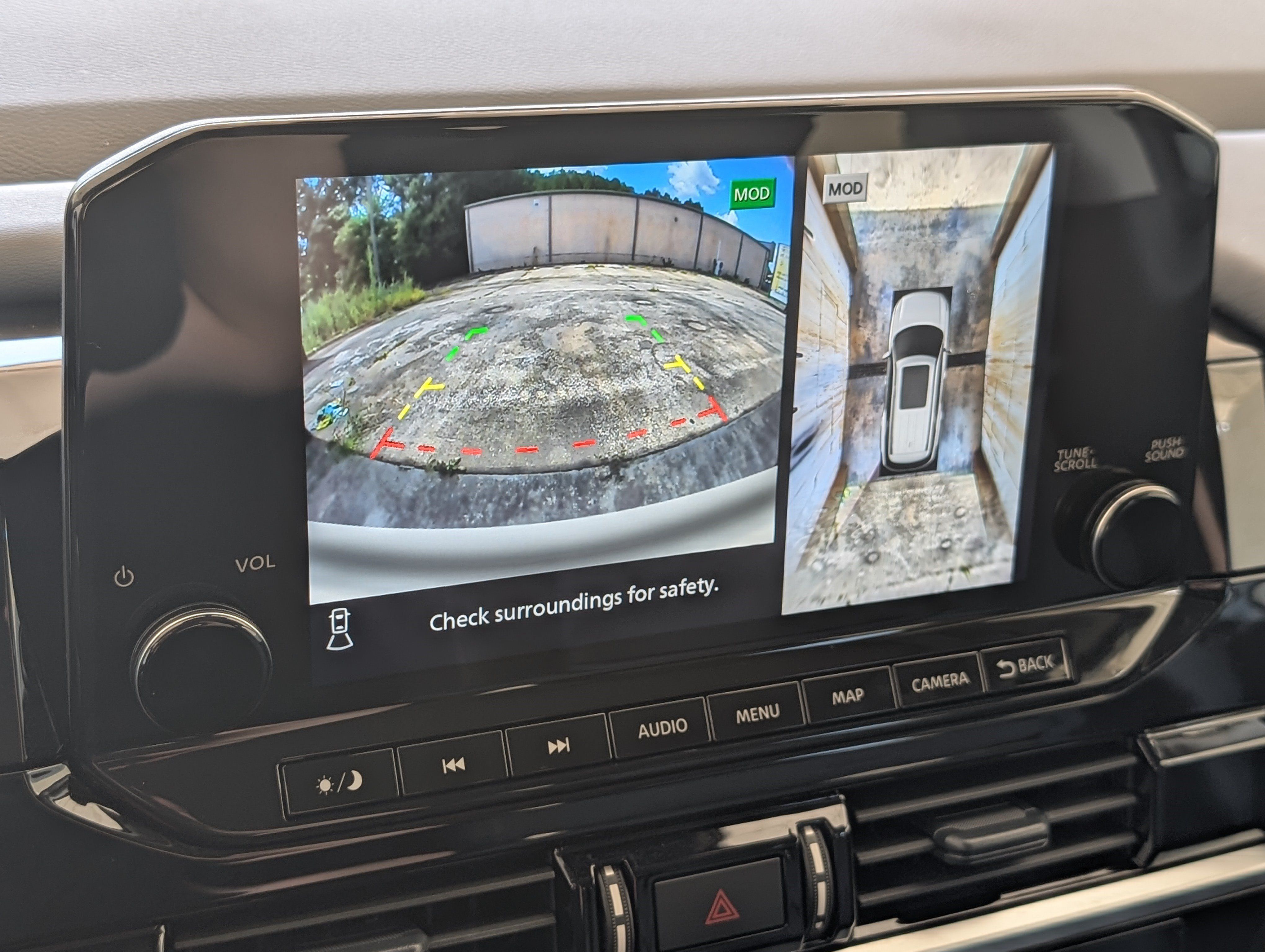 Used 2025 Nissan Pathfinder SL FWD image 28