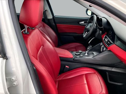 Used 2019 Alfa Romeo Giulia w/ Nero Edizione RWD image 9