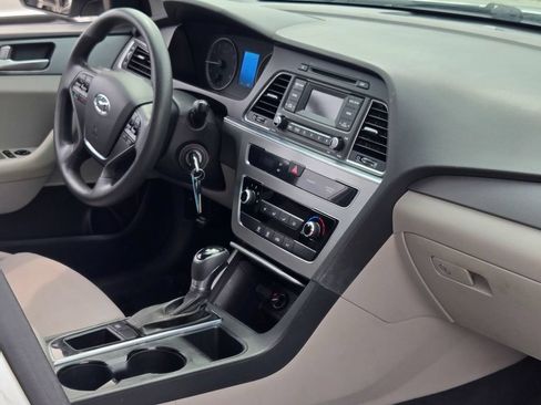 Used 2017 Hyundai Sonata SE FWD image 11