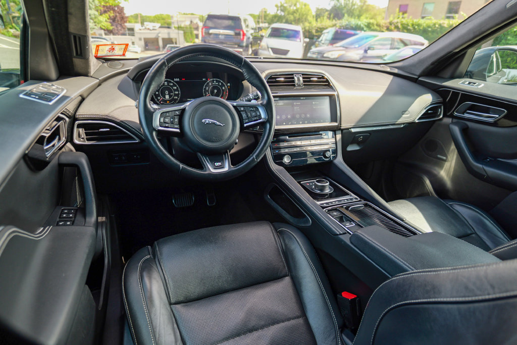 Used 2019 Jaguar F-PACE R-Sport AWD/4WD image 40