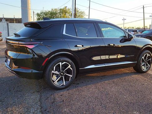 New 2024 Chevrolet Equinox EV LT image 8