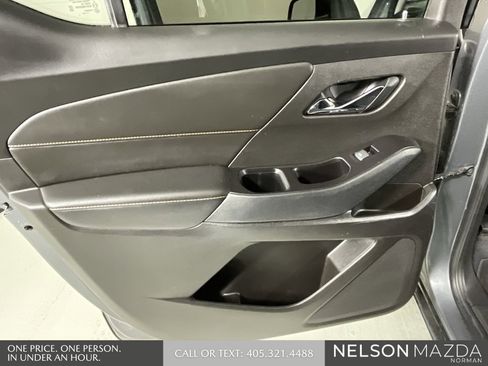 Used 2020 Chevrolet Traverse LT image 18