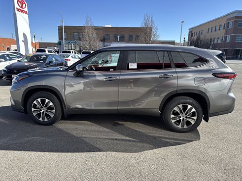 Used 2026 Toyota Highlander XLE image 6