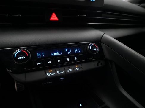 Used 2025 Hyundai Elantra Sport image 20