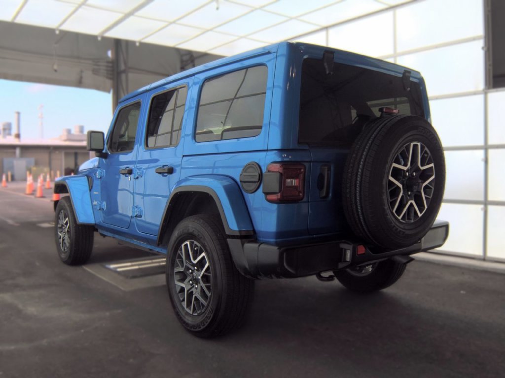 Used 2024 Jeep Wrangler Unlimited Sahara w/ Technology Group AWD/4WD image 4