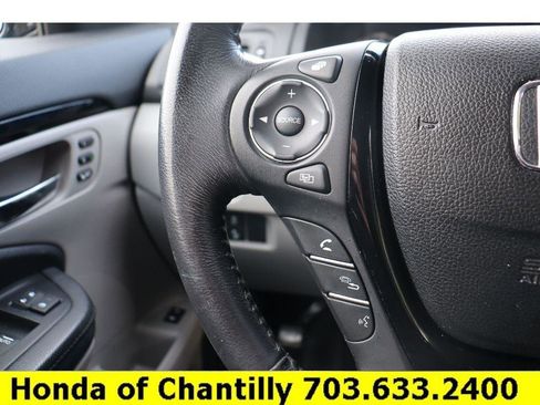 Used 2017 Honda Pilot Touring image 9