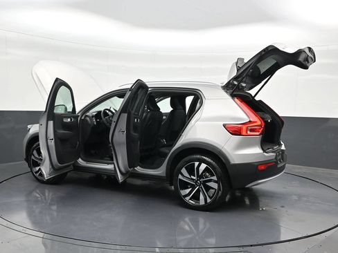 Used 2023 Volvo XC40 B5 Plus AWD/4WD image 36