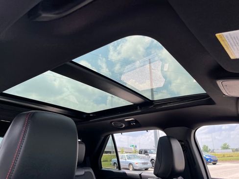 Used 2025 Ford Explorer ST image 15