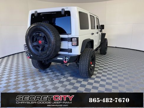 Used 2018 Jeep Wrangler Unlimited Sahara w/ Connectivity Group image 7
