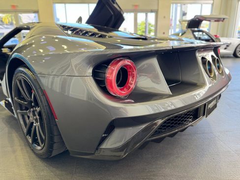 Used 2019 Ford GT Carbon Series image 18