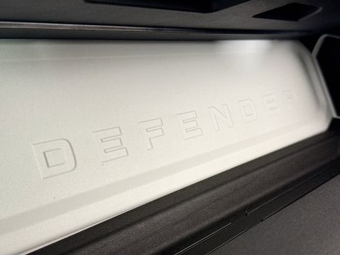 Used 2023 Land Rover Defender 130 SE AWD/4WD image 22