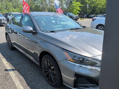 Certified 2025 Nissan Altima 2.5 SV w/ SV Special Edition Package AWD/4WD image 3