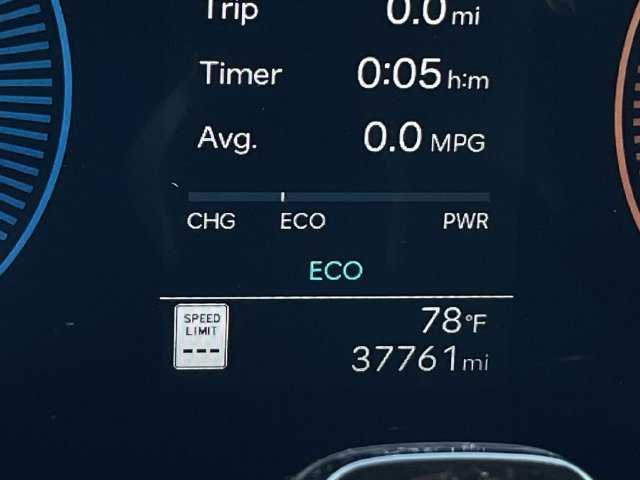 Used 2025 Hyundai Santa Fe SEL FWD image 15