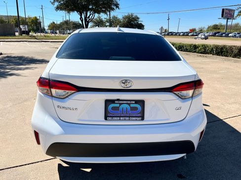 Used 2021 Toyota Corolla LE image 6