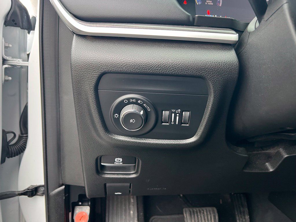Used 2022 Jeep Grand Cherokee L Limited AWD/4WD image 43