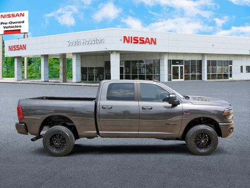 Used 2025 RAM 2500 Laramie w/ Night Edition AWD/4WD image 5