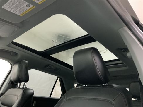Used 2020 Ford Explorer XLT w/ Equipment Group 202A AWD/4WD image 40