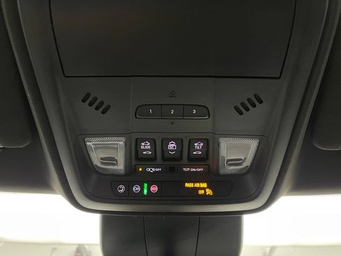 Used 2024 Cadillac XT4 Luxury w/ Cold Weather Package FWD image 25