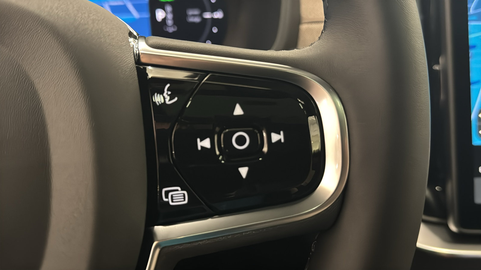 New 2027 Volvo XC90 T8 Plus AWD/4WD image 14