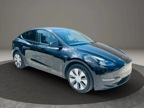 Used 2023 Tesla Model Y Long Range AWD/4WD image 7