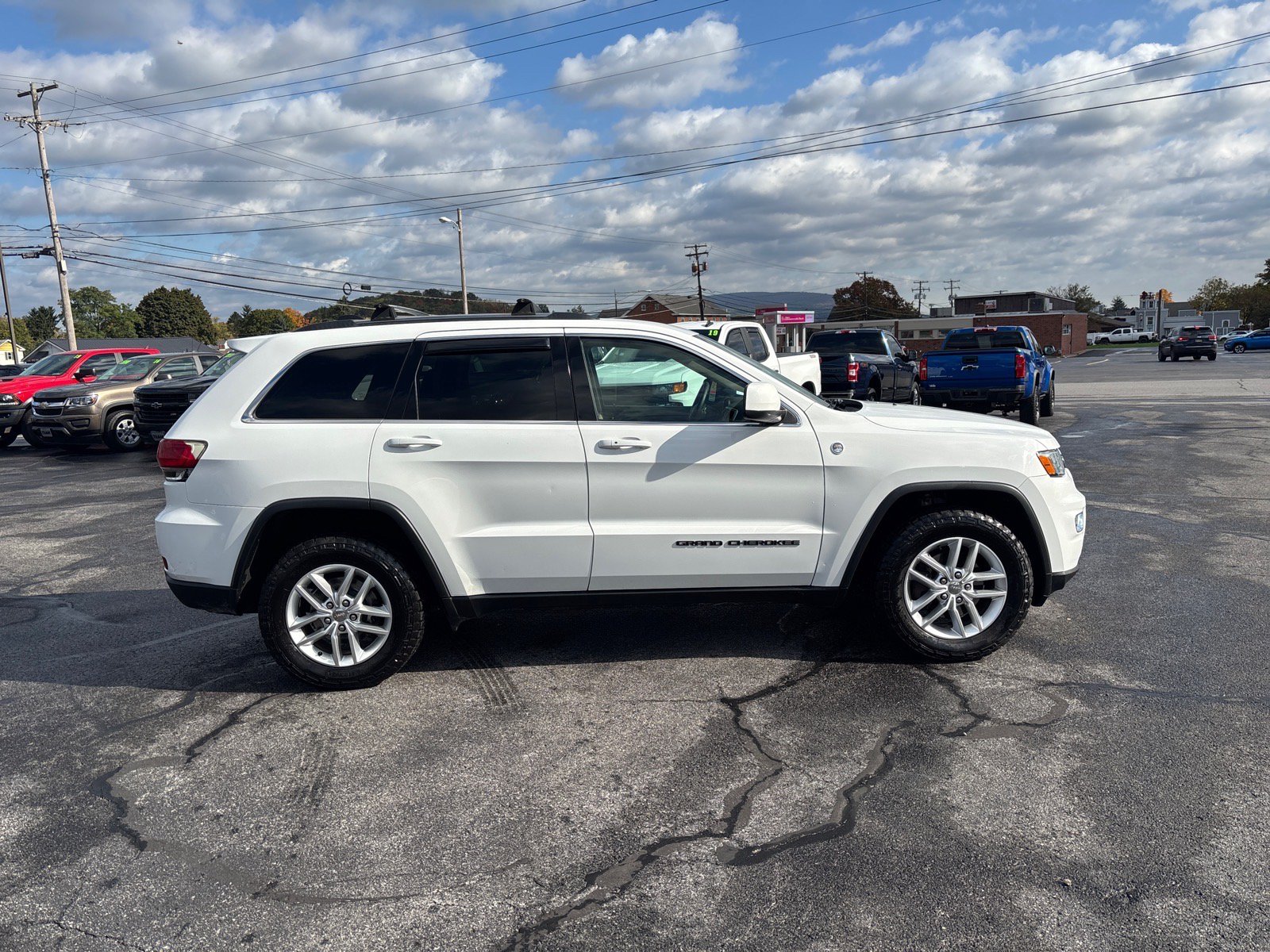 Used 2017 Jeep Grand Cherokee Laredo w/ Quick Order Package 23E AWD/4WD image 8